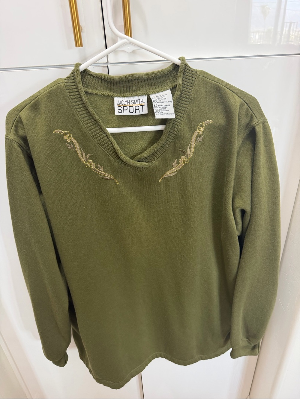 Jaclyn Smith Sport Olive Green V-Neck Embroidered Sweater #0160